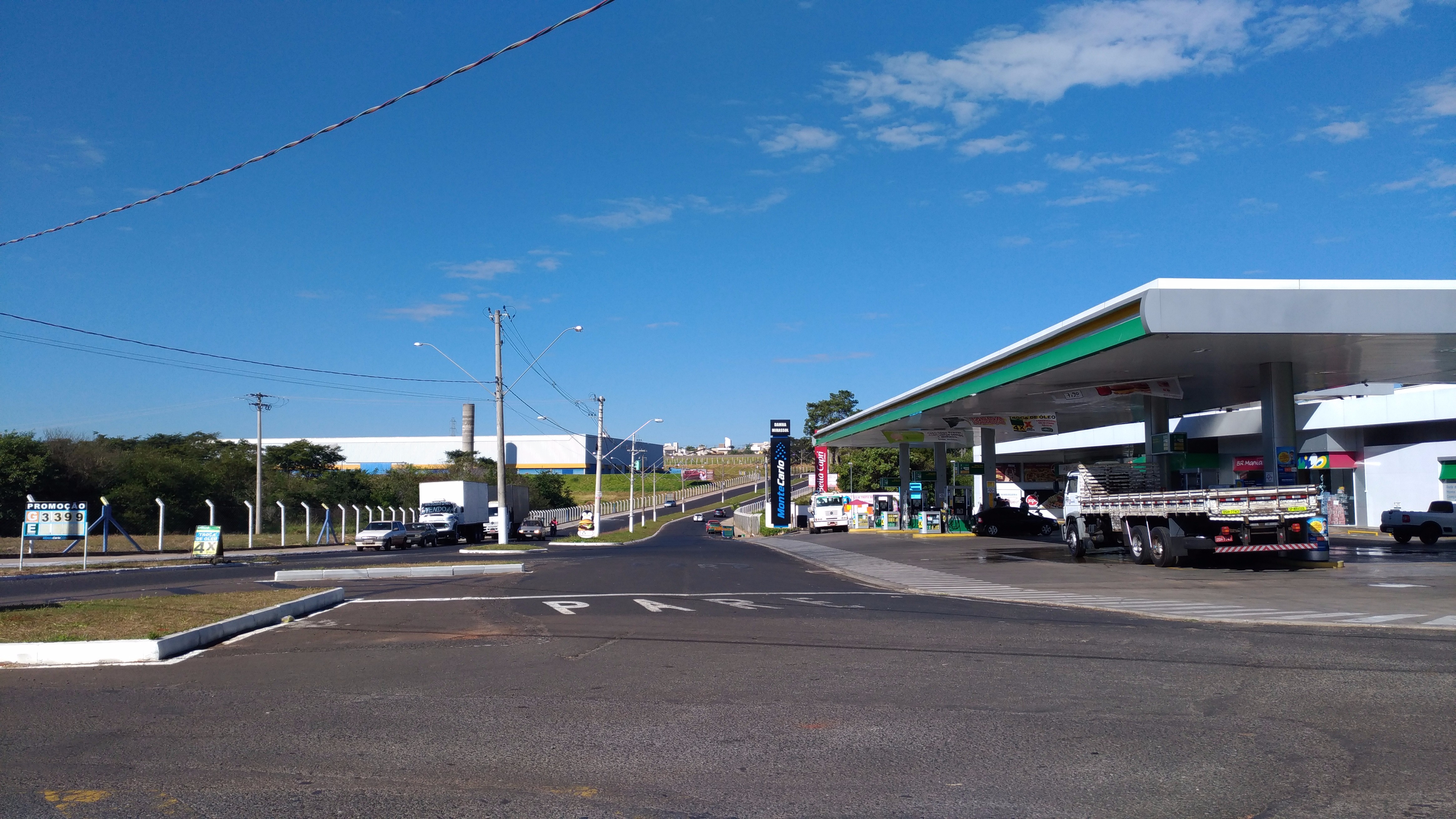 2017628_12 - Projeto de Lei quer proibir estacionamento na avenida Cândido Moreira